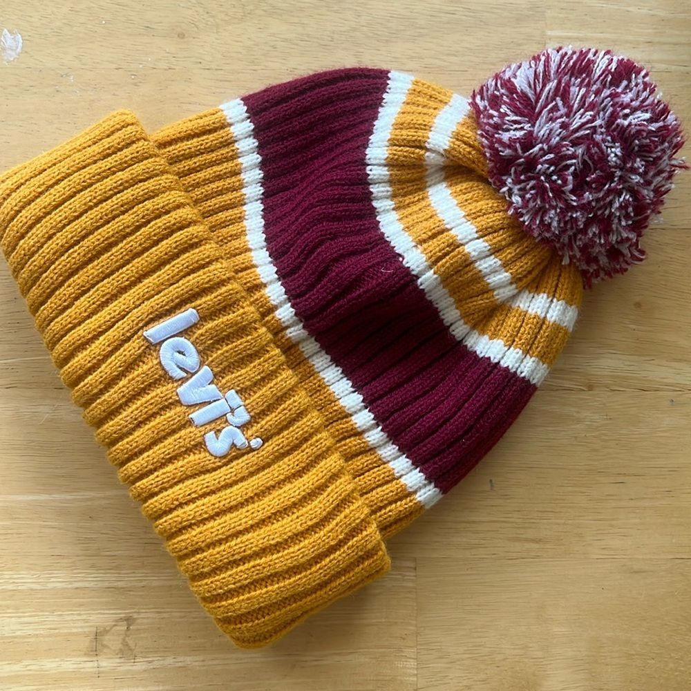 NWOT LEVIS Red and Gold Collegiate Sports Beanie OS